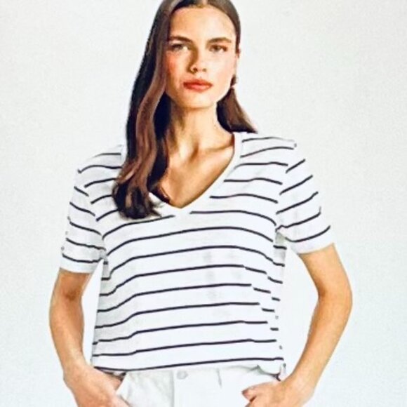 White House Black Market V-neck short sleeve striped tee in Black/White (M) - Picture 3 of 10